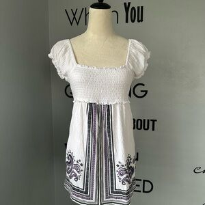 EUC Mix & Co. Women's Smocked White Top with Purple and Black Paisley Size L